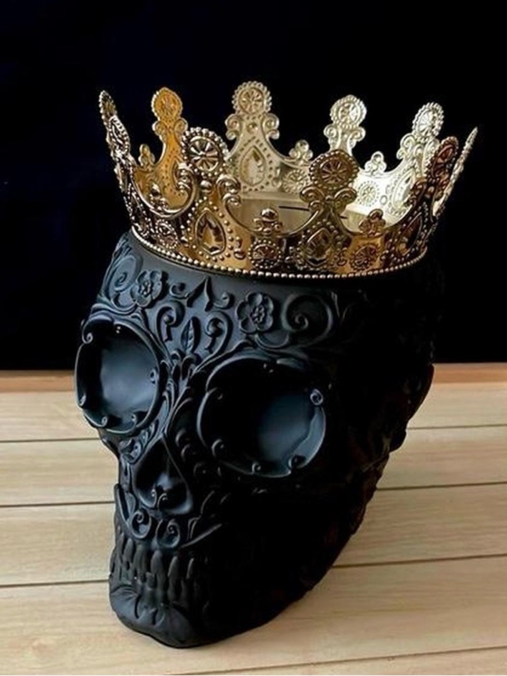 Bath & Body Works Black Skull Accent with Gold Crown 2021-2022 edition.